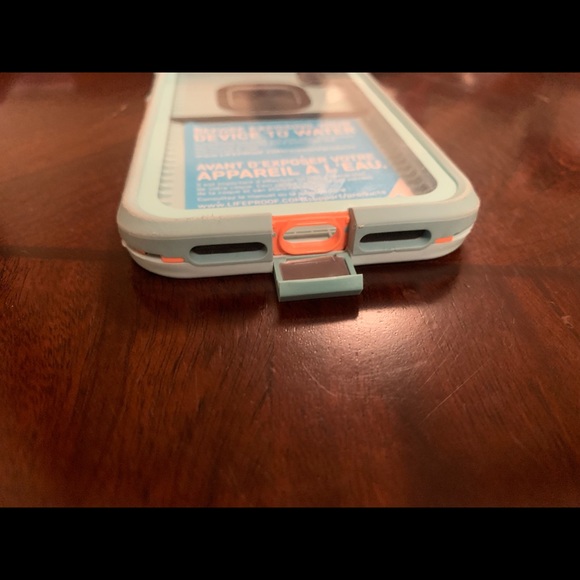 iPhone X/XS Lifeproof Case - Picture 7 of 8